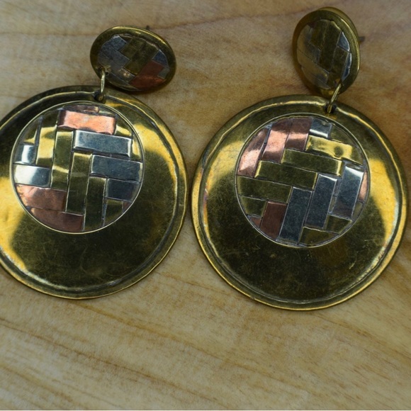 🚫SOLD🚫Vintage Tri-color Basket Weave Earrings Silver Copper Brass - Picture 8 of 8